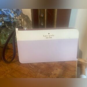 kate spade Medium L-zip Colorblock Lucy Wristlet Saffiano Leather Lilac Moon